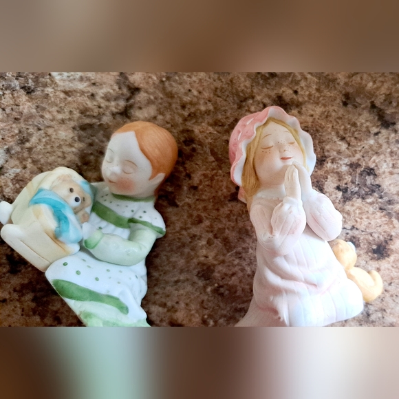 2 Precious Vintage  Holly Hobbie Miniature Praying Girl/Cradling Bear Figurines - Picture 6 of 9